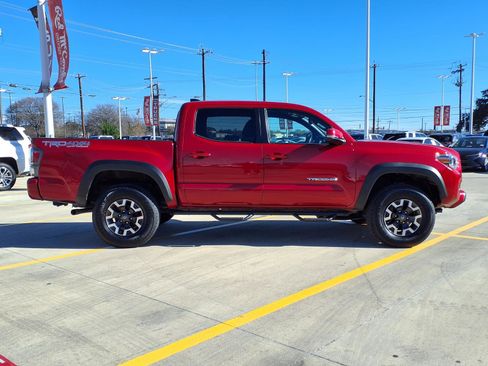 Used 2023 Toyota Tacoma TRD Off-Road w/ Technology Package image 4