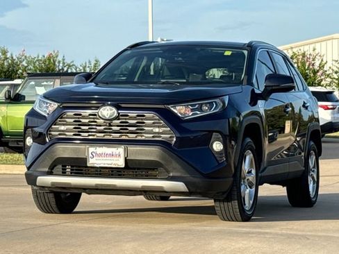 Used 2020 Toyota RAV4 Limited AWD/4WD image 3