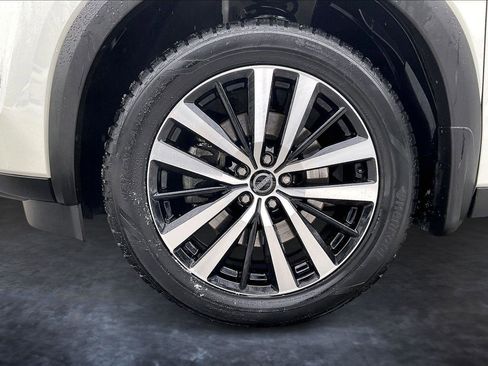 Used 2024 Nissan Pathfinder Platinum image 8