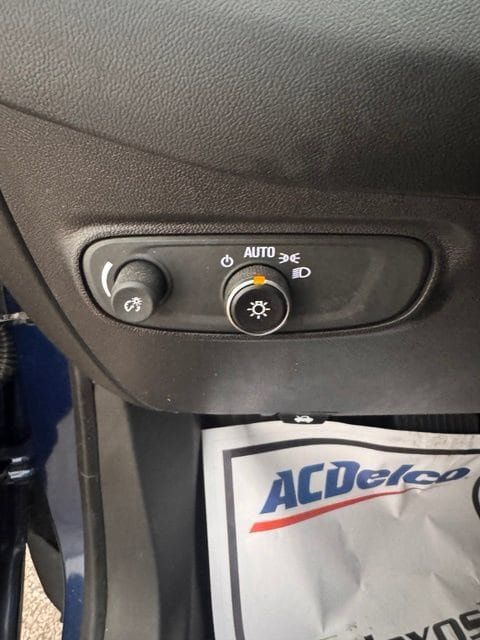 Used 2023 Chevrolet Equinox LT AWD/4WD image 15