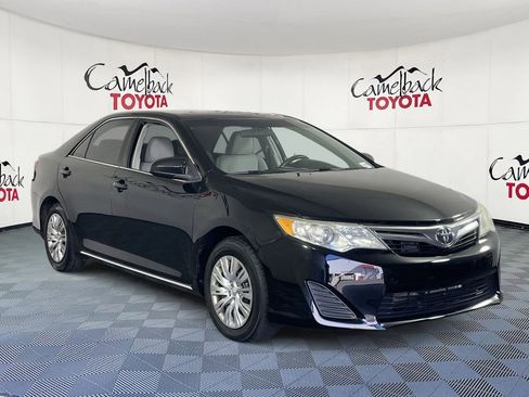 Used 2014 Toyota Camry LE image 3