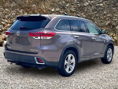 Used 2019 Toyota Highlander Limited image 2