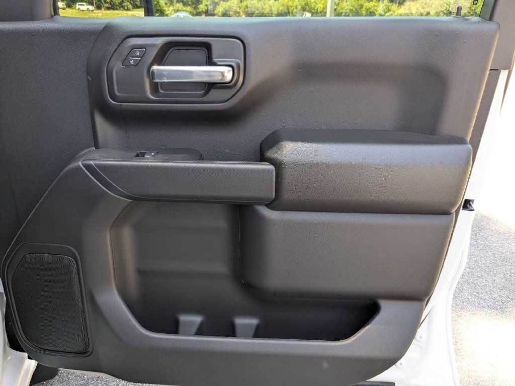 New 2026 Chevrolet Silverado 1500 Custom w/ Turbomax Blackout Package AWD/4WD image 28