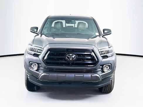 Used 2022 Toyota Tacoma Limited RWD image 2