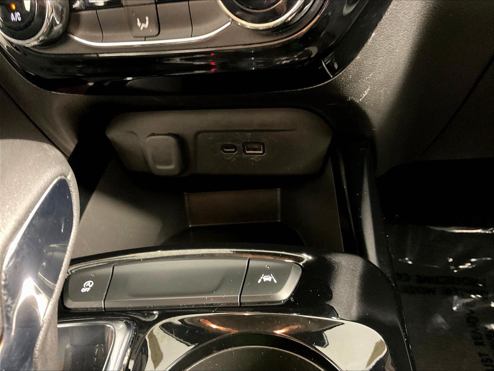 Used 2025 Chevrolet Trax LT FWD image 15