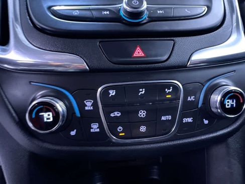 Used 2021 Chevrolet Equinox LT image 27