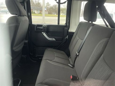 Used 2018 Jeep Wrangler Unlimited Sahara w/ Dual Top Group image 8