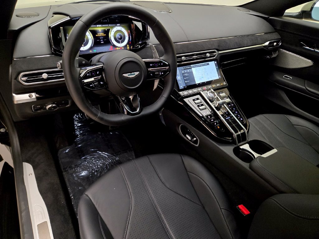 Used 2025 Aston Martin V8 Vantage Coupe RWD image 18