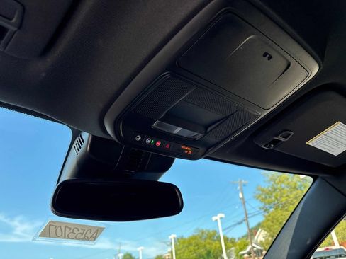 Used 2025 Buick Enclave Preferred AWD/4WD image 18