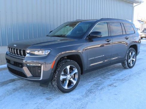 New 2026 Jeep Grand Cherokee L Limited w/ Luxury Tech Group II AWD/4WD image 8