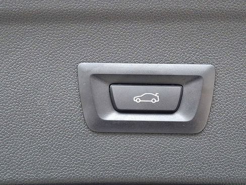 Used 2025 BMW iX xDrive50 image 29