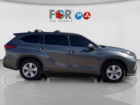 Used 2021 Toyota Highlander LE image 50