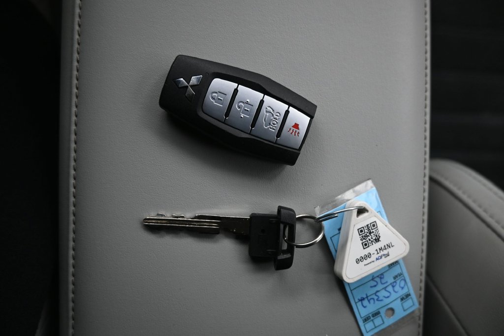 Used 2025 Mitsubishi Outlander SE FWD image 19
