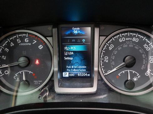Used 2021 Toyota Tacoma TRD Off-Road w/ Technology Package AWD/4WD image 26