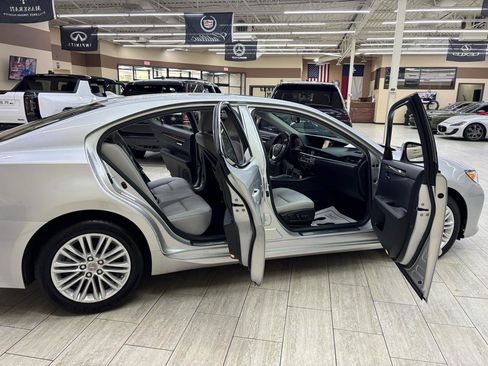 Used 2014 Lexus ES 350 w/ Luxury Package FWD image 12