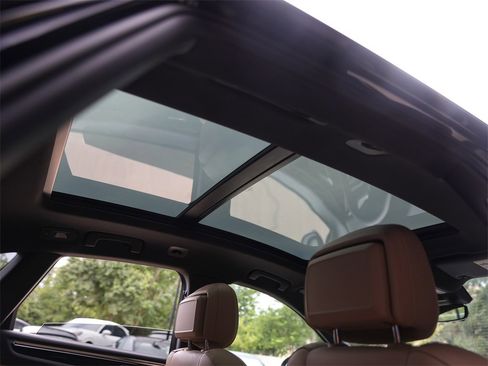 Certified 2025 Porsche Macan image 37