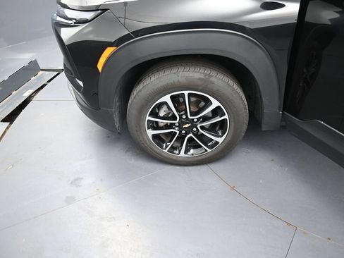 Used 2025 Chevrolet TrailBlazer LT AWD/4WD image 14