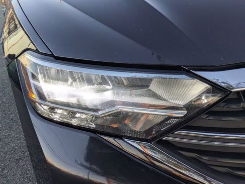 Certified 2024 Volkswagen Jetta SE image 10