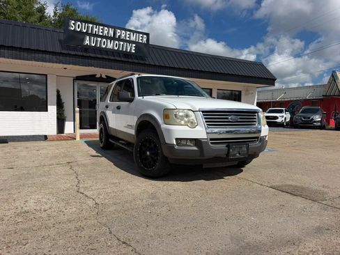 Used 2006 Ford Explorer XLT AWD/4WD image 3
