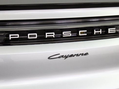 Certified 2025 Porsche Cayenne Coupe image 13