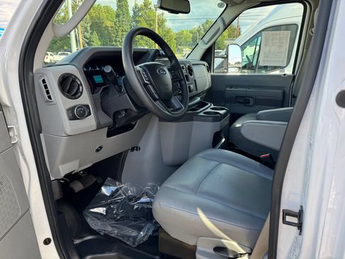 Used 2023 Ford E-450 and Econoline 450 Super Duty w/ Power Windows & Locks Group RWD image 28