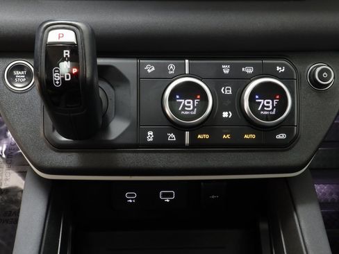 Used 2023 Land Rover Defender 110 SE image 12