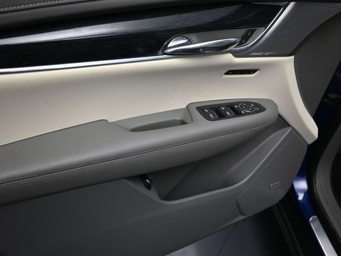 Used 2023 Cadillac XT6 Premium Luxury w/ Technology Package image 11