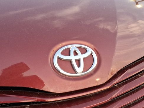 Used 2015 Toyota Sienna LE FWD image 8