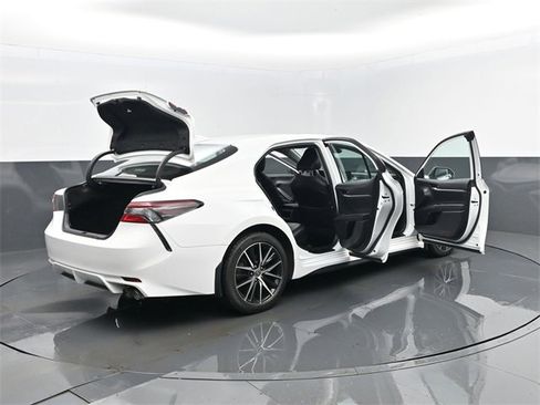 Used 2023 Toyota Camry SE w/ Cold Weather Package image 30