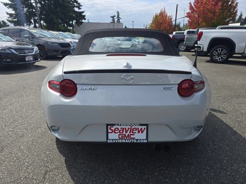 Used 2016 MAZDA MX-5 Miata Club RWD image 6