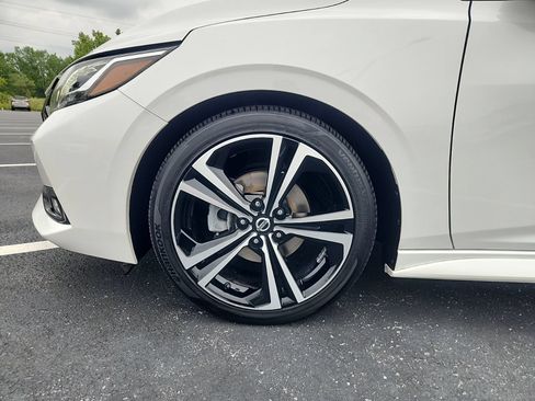 Used 2022 Nissan Sentra SR w/ SR Premium Package FWD image 14