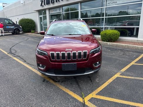 Used 2019 Jeep Cherokee Limited w/ Luxury Group AWD/4WD image 3