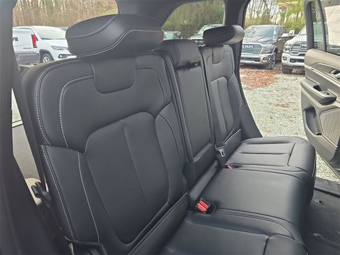 New 2025 Jeep Grand Cherokee Limited image 11