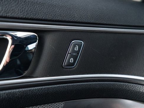 Used 2019 Ford Explorer XLT w/ XLT Sport Appearance Package image 20