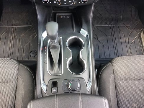 Used 2023 Chevrolet Traverse LT FWD image 19