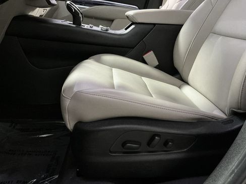 Used 2023 Cadillac XT4 Luxury AWD/4WD image 15