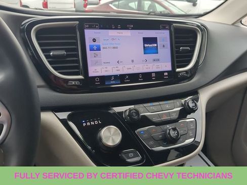 Used 2023 Chrysler Pacifica Touring-L FWD image 30