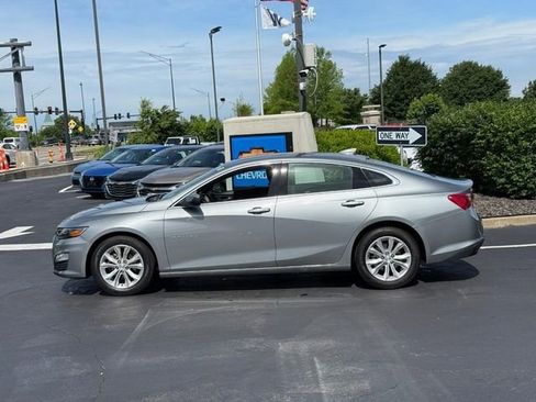 Used 2024 Chevrolet Malibu LT FWD image 2