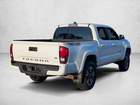 Used 2019 Toyota Tacoma TRD Sport w/ Technology Package AWD/4WD image 3