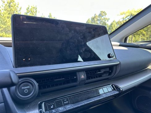 Used 2024 Toyota Prius XLE FWD image 12