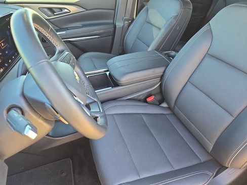 Used 2026 Chevrolet Traverse LT AWD/4WD image 16