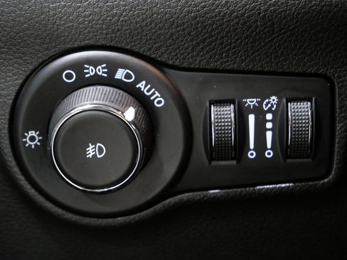 Used 2023 Jeep Compass Limited w/ Elite Group image 15