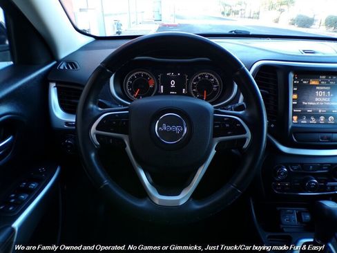 Used 2018 Jeep Cherokee Latitude Plus FWD image 13