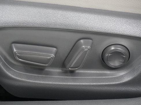 Used 2018 Toyota Camry XSE image 13