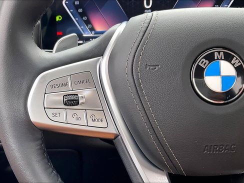 Used 2025 BMW X7 xDrive40i w/ Premium Package image 27