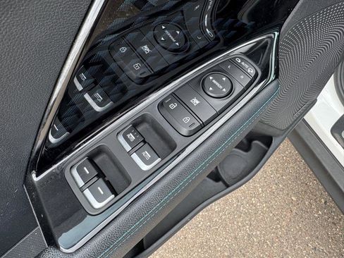 Used 2022 Kia Niro EX Premium FWD image 17