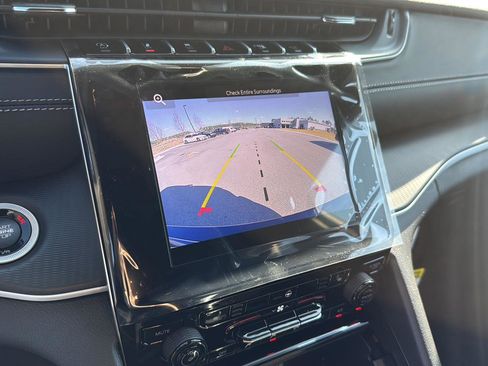 New 2025 Jeep Grand Cherokee Altitude image 16