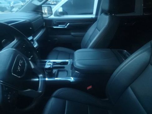 Used 2024 GMC Sierra 1500 SLT image 3