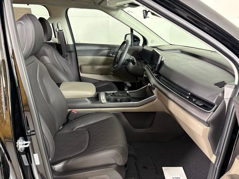 New 2026 Kia Carnival EX image 15