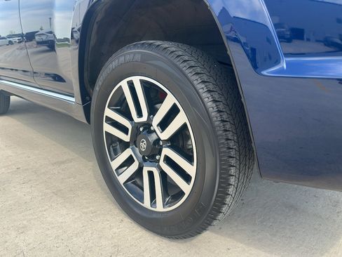 Used 2022 Toyota 4Runner Limited AWD/4WD image 9